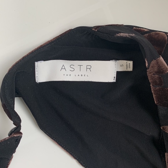 ASTR Two To Tango Floral Velvet Bodysuit - Picture 6 of 7